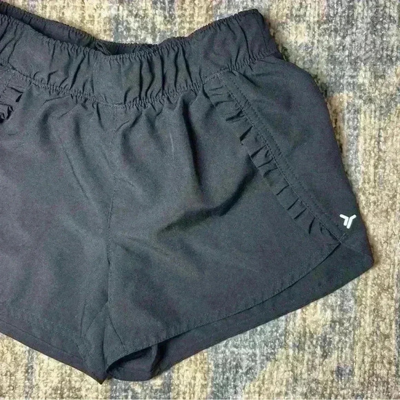 Old Navy Girl’s Ruffle-Front Dolphin-Hem Run Shorts in Black Size Medium (8) - Picture 5 of 11